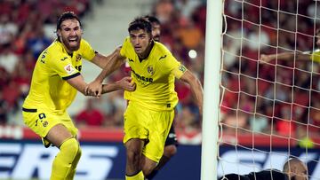 Villarreal's Spanish forward #07 Gerard Moreno (C) celebrates scoring the opening goal, with Villarreal's English forward #09 Ben Brereton, during the Spanish Liga football match between RCD Mallorca and Villarreal CF at the Mallorca Son Moix stadium in Palma de Mallorca on August 18, 2023. (Photo by JAIME REINA / AFP)