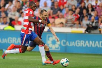 Allan Nyom y Andres Iniesta 