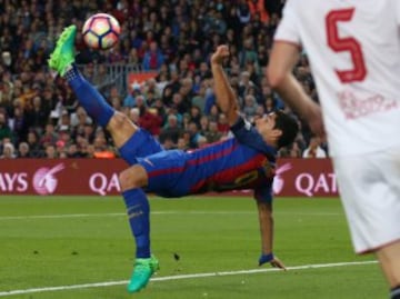 Luis Suárez marca el 1-0.