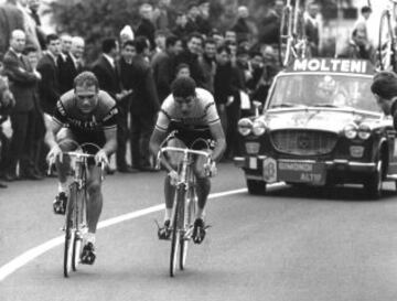 Además de las tres victorias en el Giro de Italia (1967, 1969 y 1976), Gimondi también sumó dos segundos y cuatro terceros puestos, siendo el ciclista que mayor número de veces ha subido al podio.