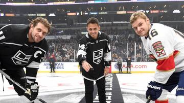 El mexicano sigue llev&aacute;ndose los reflectores en Los Angeles y ahora fue el encargado de realizar el lanzamiento inicial en el juego de LA Kings en la NHL.