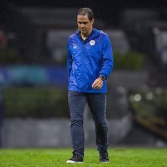Why did América boss André Jardine undergo emergency surgery? Will he on the bench against Chivas?