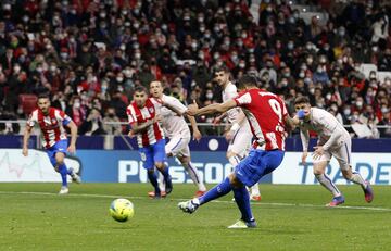 Luis Suárez falló un penalti.