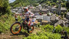 Toni Bou sorteando los obstáculos del recorrido en Bélgica.