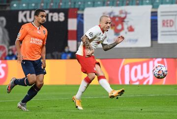 El español Angelino marcó el segundo gol de los alemanes.