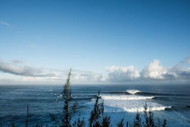 Los mundiales de surf XXL, a la espera de las olas gigantes