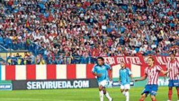 <b>TODO SALIÓ MAL. </b>En el minuto 17 Forlán manda este penalti fuera para desgracia del Atlético. El uruguayo intentó ajustar demasiado y marró una oportunidad de oro.