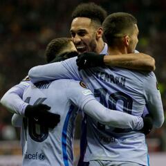 ¿Qué resultado necesita el Barcelona para clasificarse contra el Eintracht y qué ocurre en caso de empate?