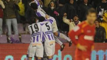 <b>REMONTADA.</b> El Valladolid dio la vuelta al marcador de un partido que comenzó perdiendo por dos goles y acabó ganando con dos goles de Cannobio y uno de Sesma.