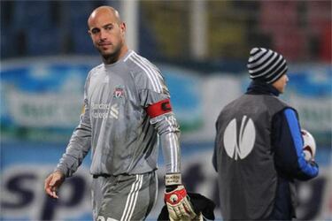 Hinchas del Madrid zarandearon el coche de Casillas