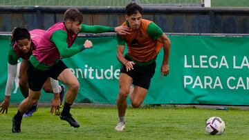 Dani Fernández, en pugna con Camus, entrenó hoy al 100%.