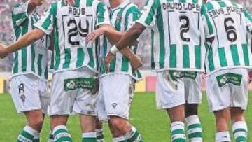 <b>EUFORIA COMEDIDA. </b>La plantilla del Córdoba acepta su nivel como local, pero desea mejor fuera.