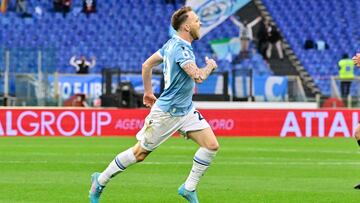 El jugador de la Lazio Manuel Lazzari celebrates su gol contra el Sassuolo.