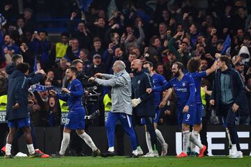 Chelsea eliminó desde los penales a Frankfurt tras empatar 1-1 (Global: 2-2) y se medirá en la final al Arsenal que hizo lo propio con Valencia.  