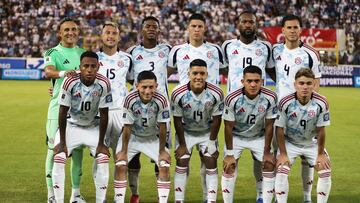 AMDEP5965. SAN PEDRO SULA (HONDURAS), 09/10/2025.- Jugadores de Costa Rica forman este jueves, en un partido por las eliminatorias de la Concacaf al Mundial de 2026 entre Honduras y Costa Rica en el Estadio General Francisco Morazán, en San Pedro Sula (Honduras). EFE/ Gustavo Amador