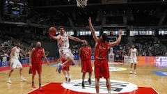 Un Rudy demoledor saca del letargo al Madrid ante el CAI