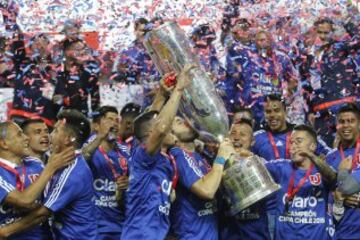 Universidad de Chile ganó la Supercopa y la Copa Chile, en una final de infarto ante Colo Colo. 1-1 en los 90' y Johnny Herrera fue la figura al tapar un penal y anotar el definitivo.