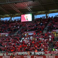 La afición grana va por un lado y su equipo por otro
