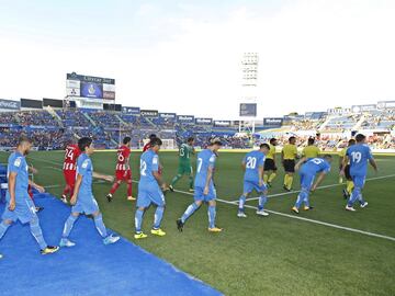 Salida al campo de los onces titulares. 