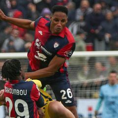 Yerry Mina regresa en empate de Cagliari ante Hellas Verona de Juan David Cabal