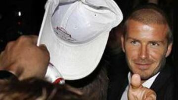 <b>NO HA DEBUTADO.</b> Beckham sufrió un esguince de tobillo cuando jugaba con la selección de Inglaterra ante Estonia y de momento no ha podido debutar con su nuevo equipo.
