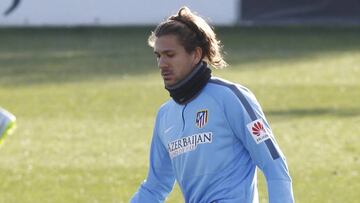 Cerci en un entrenamiento con el Atlético.