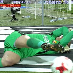 Cillessen fue golpeado por un objeto lanzado desde la grada