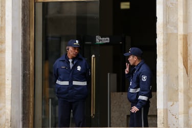 Adiós a esta extendida práctica en Colombia: los vigilantes de residencias se verán frenados