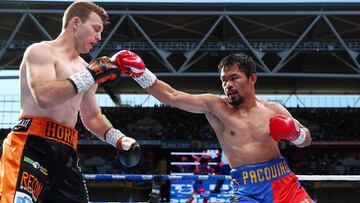 Jeff Horn y Manny Pacquiao se intercambian golpes durante el combate por el t&iacute;tulo del peso w&eacute;lter de la WBO disputado en el Suncorp Stadium de Brisbane.