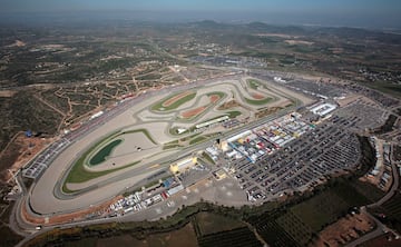Fue construido en 1999 y cuenta con una capacidad para 120.000 espectadores. Toma el nombre del piloto valencia Ricardo Tormo, doble campeón de 50cc.