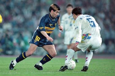 Formado en las inferiores de Argentinos Juniors, canceló las ofertas de River Plate y América de Cali para marcharse cedido a Boca Juniors. Aunque ganó el torneo Metropolitano en 1981 y marcó 28 goles en 40 partidos, se marchó traspasado al FC Barcelona. Tras consagrarse en el Nápoles y su paso por Europa regresaba a La Bombonera en un periodo marcado por sus problemas de salud, conflictos personales con los técnicos Silvio Marzolini o Carlos Bilardo y la deuda económica del club. El día de su cumpleaños número 37 y con unas molestias jugaba su último partido con el equipo argentino frente a River Plate ganando 2-1. 