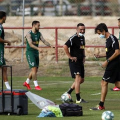 El Elche mantiene su plan de trabajo, de momento