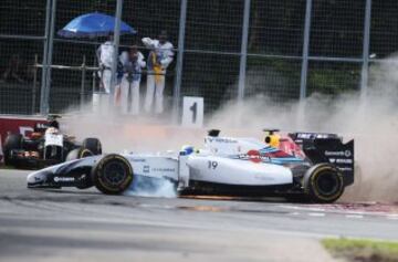 Felipe Massa ha embestido por detrás a Sergio Pérez en la recta de meta.