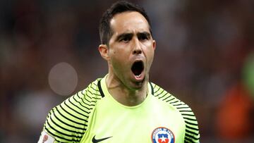 Bravo es el primer arquero que ataja 3 penales en una semifinal