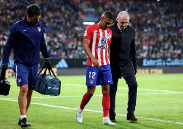 Soccer Football - LaLiga - Celta Vigo v Atletico Madrid - Estadio de Balaidos, Vigo, Spain - October 21, 2023 Atletico Madrid's Samuel Lino reacts after sustaining an injury REUTERS/Isabel Infantes