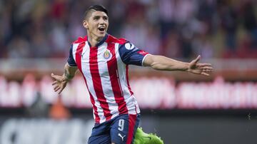 Pulido jugó su primer clásico ante América en las semifinales del torneo de Copa MX 2016, donde marcó el tanto del empate ante el rival odiado; a la postre erró un penal, pero Chivas pasó a la final. 