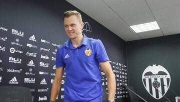 16/08/18 PRESENTACION DE DENIS CHERYSHEV COMO NUEVO JUEGADOR DEL VALENCIA
