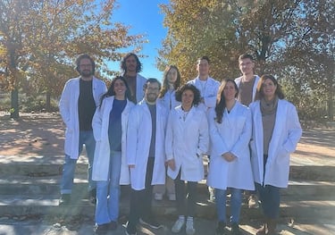 Científicos españoles revelan el secreto de la “nieve rosa” en la Antártida: absorbe energía y aumenta su temperatura