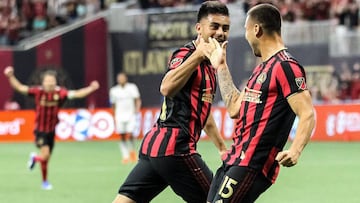 Gonzalo Mart&iacute;nez festeja su gol