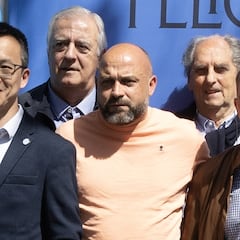 Manolo y Garagarza intentan despertar a Chen antes de que sea tarde