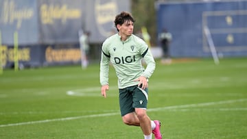 Jerónimo Dómina en su primer entrenamiento oficial con el Cádiz CF.
