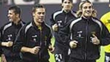 Los jugadores del Aachen, en el Sánchez Pizjuán.