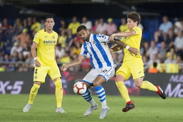 Willian José protege el balón en el choque ante el Villarreal.