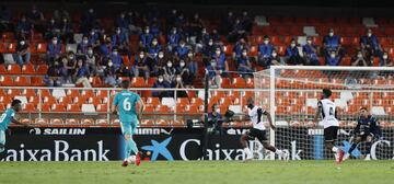 1-1. Vinicius Junior marca el primer gol.