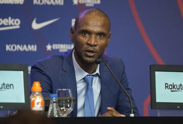 Abidal en la rueda de prensa de la presentación de Arthur. 
