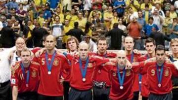 <b>SEGUNDA.</b> La Selección posa con la medalla de plata en Brasil.