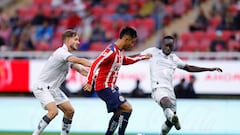 Chivas vence a Querétaro y mantiene el paso perfecto