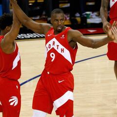 Kawhi manda, Ibaka se reivindica y los Raptors ya rozan el Anillo
