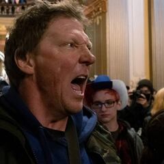 Hombres armados irrumpen en el Capitolio de Michigan para protestar por el confinamiento