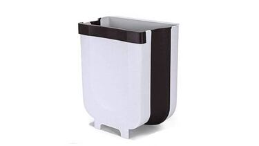 Plegable, colgante y en dos colores: tenemos el cubo de basura ideal para la cocina o el coche